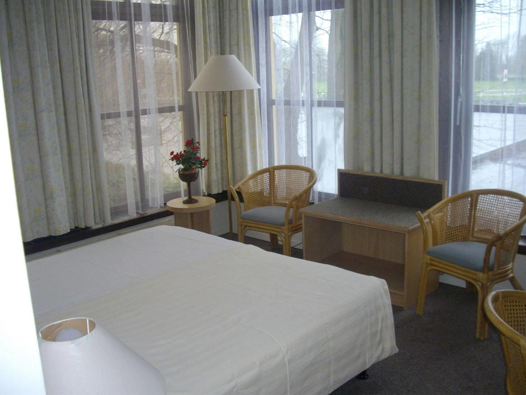 De Oude Schouw Hotel Jirnsum Eksteriør billede