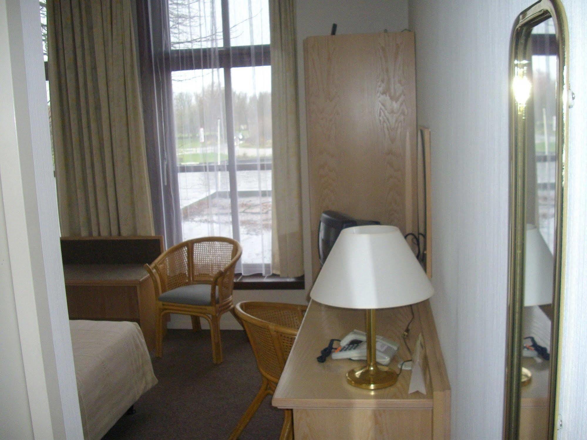 De Oude Schouw Hotel Jirnsum Eksteriør billede